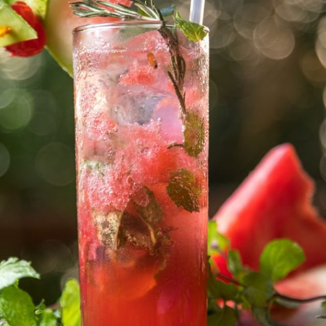 Belize Island Dining - Refreshing drinks