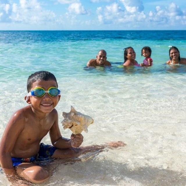 Glovers Reef Belize - Happy Family