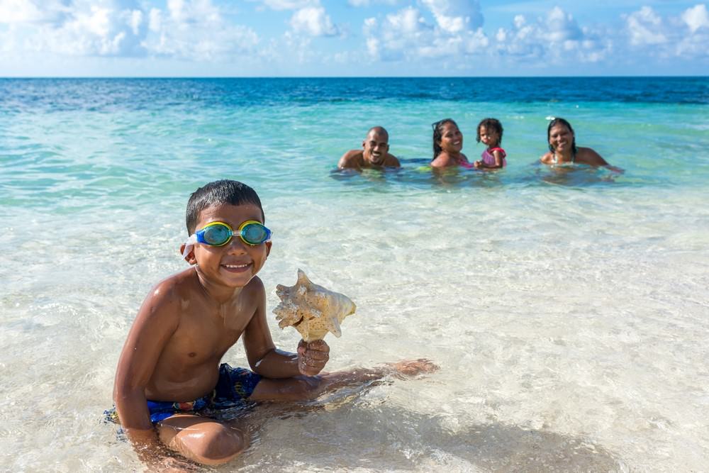 Glovers Reef Belize - Happy Family