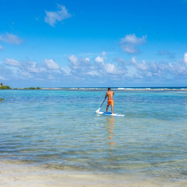 Glovers Reef Belize - Paddlboard around the island