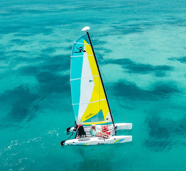 Hobie Cat Saling - Manta Island, Belize