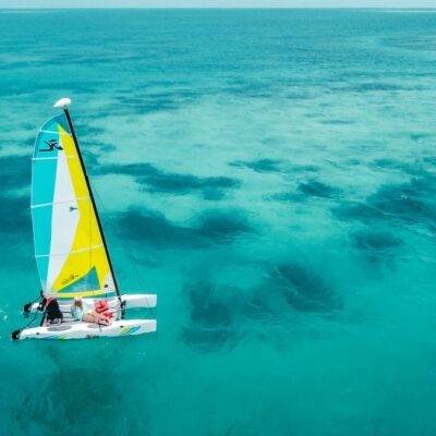 Sailing the reef at Manta, Belize