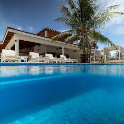 Pool at Manta island, Belize