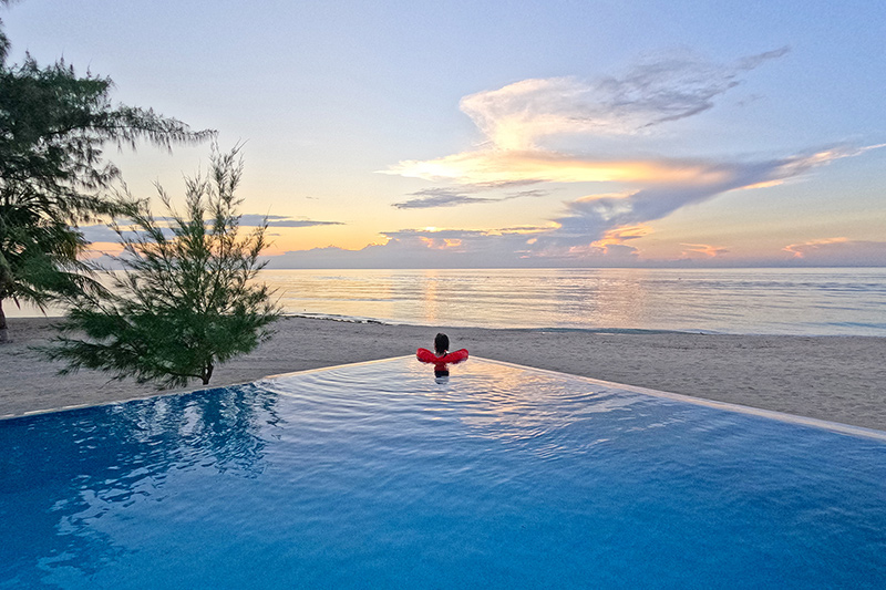 tropical island digital detox